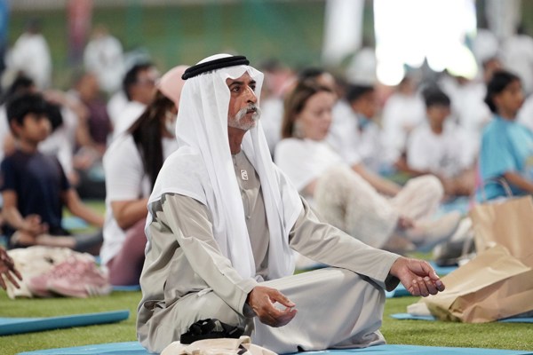 Sheikh Nahyan Mubarak participates in eighth International Day of Yoga in Abu Dhabi with more than 5,000 participants