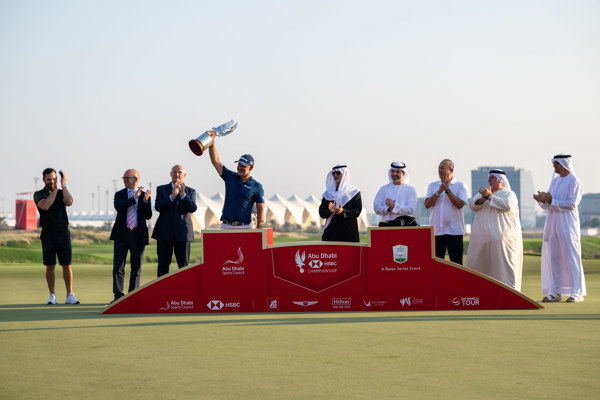  Nahyan bin Mubarak honours winner of Abu Dhabi HSBC Championship