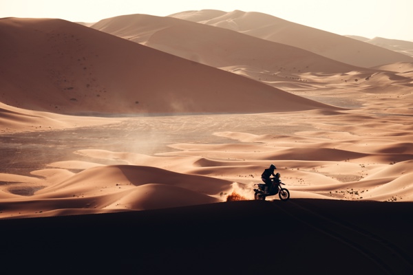 The desert takes its toll and the battle intensifies as the Abu Dhabi Desert Challenge dives deep into the dunes 