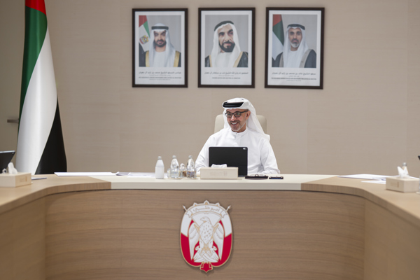 Hazza bin Zayed receives delegation from Abu Dhabi Sports Council and Abu Dhabi Falconers’ Club